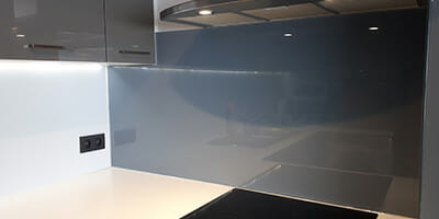 Spatwand in keuken met Lacobel glas